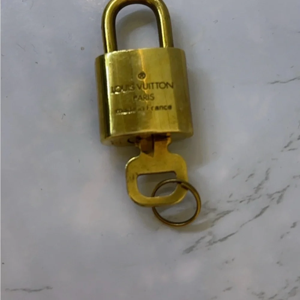 LV 305 lock with keys - Picture 2 of 3